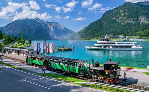 Seespitz stop with the historic steam rack railway