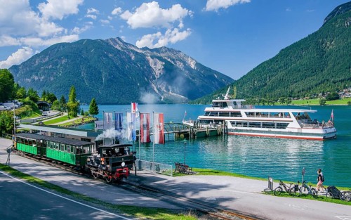 Seespitz stop with the historic steam rack railway