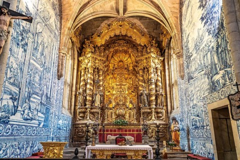 Interior and altar of the church Igreja de Sao Francisco