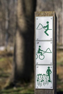 Authorisation signs allowing horseback riding