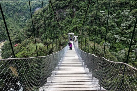 Suspension bridge at the Pailon del Diablo waterfall