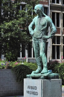 Bronze sculpture De Buildrager