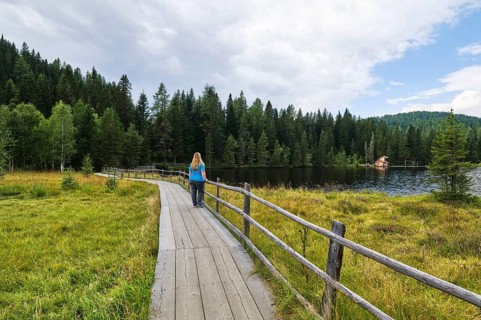 Woman looking at the Prebersee