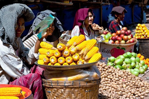 Market in Bago