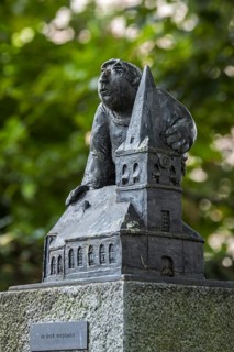 Sculpture group De Driekantige Boeren van Olen