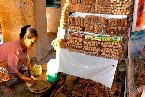 Woman selling Tanaka wood