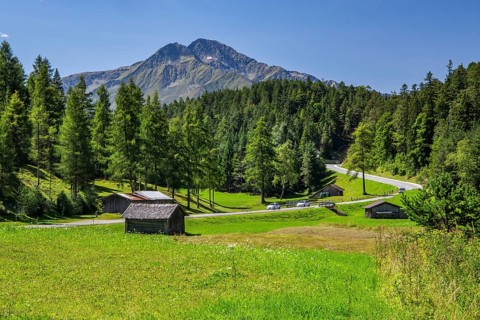 Road to Moesern on the high plateau with Hocheder 2796m