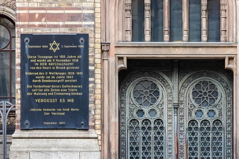 New synagogue on Oranienburger Strasse from 1866