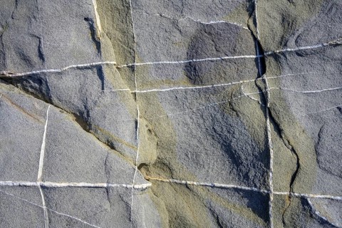 Stone structures in the Buca delle Fate