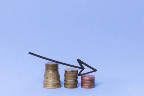 Decreasing piles coin money with arrow