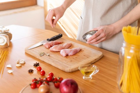 Hand salting food