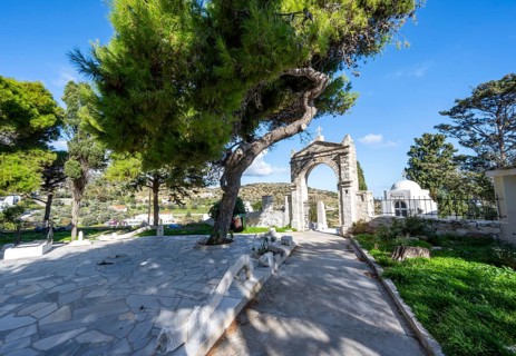 Entrance to the cemetery of Lefkes