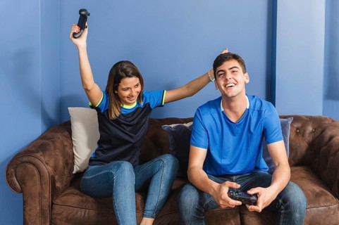 Friends playing console