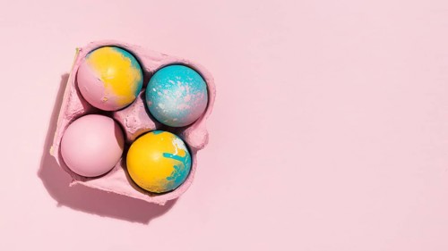 Colorful easter eggs rack table