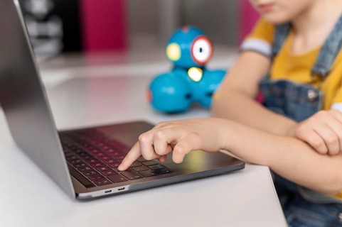 Kid typing keyboard