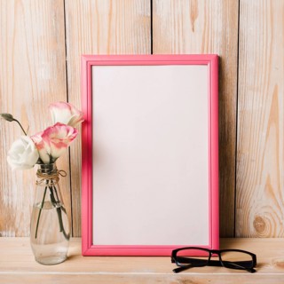 Vase spectacles near white frame desk