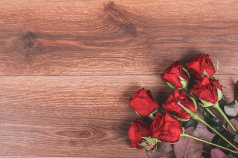 Roses wooden table