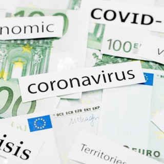 High view coronavirus head title bank notes