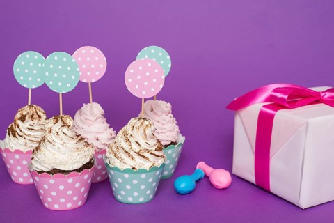 Cupcake group present