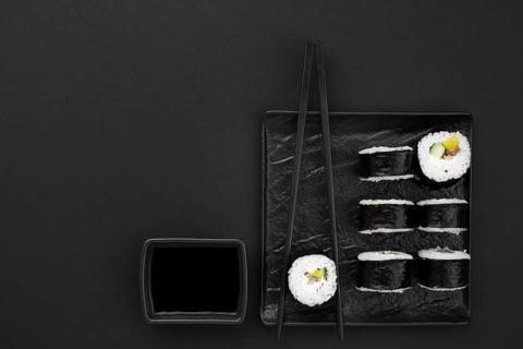 Sushi rolls with sauce