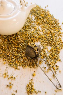 Strainer teapot chamomile