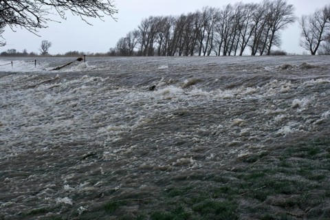 Overtopping of the dike during a storm surge on the Lower Weser island of Strohauser Plate