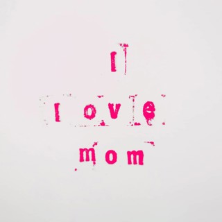 Pink i love mom inscription