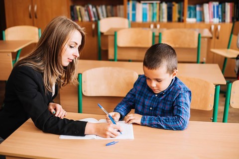 Teacher help pupil