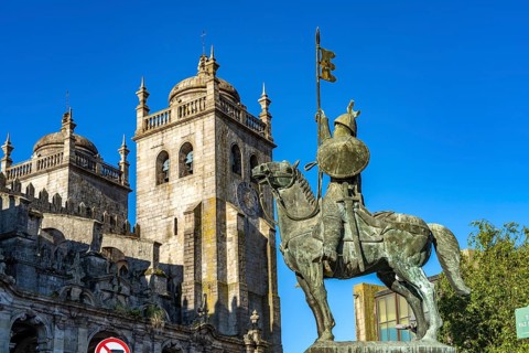 Statue of Vimara Peres in front of the Se do Porto Cathedral