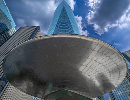 Covered entrance to a high-rise office in the high-rise district La Defence