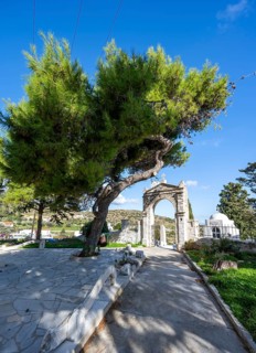 Entrance to the cemetery of Lefkes