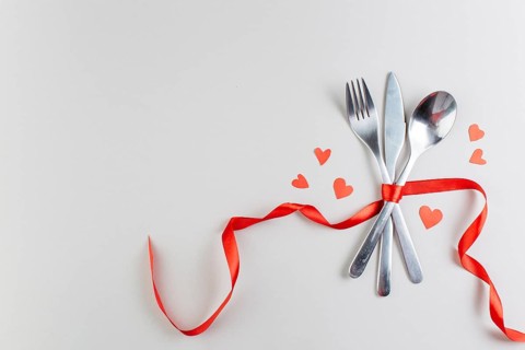 Cutlery with paper hearts table