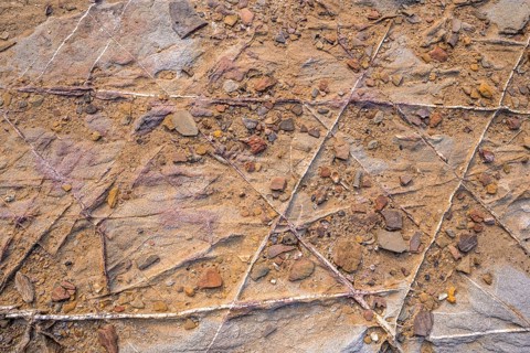 Stone structures in the Buca delle Fate