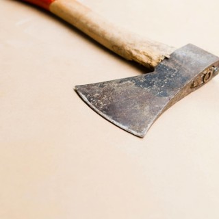 Axe placed table