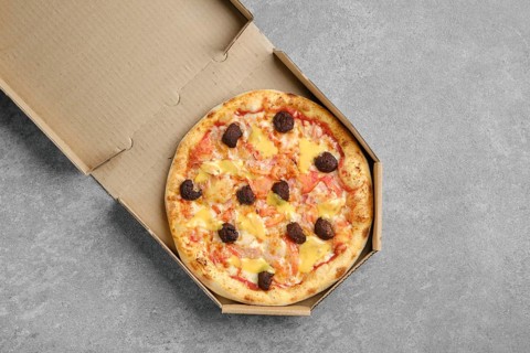 Top view of pizza with beef meatballs