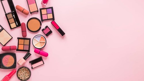 Eye shadows with lipsticks pink table