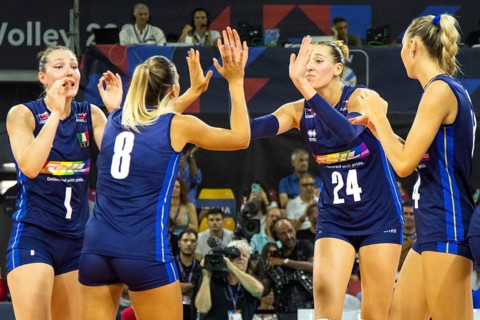 Ekaterina ANTROPOVA 24 Italy and Alessia ORRO 8 Italy clap their hands together