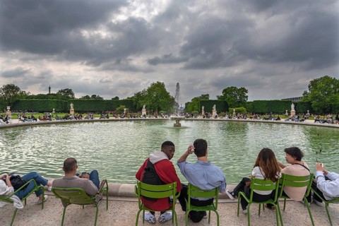 Young people at a fountain in the Tuileries Garden