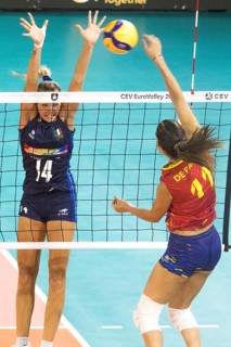 Julia DE PAULA VIANA Spain attacks
