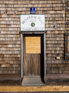 Alpine Club sign of the Muenchner Haus