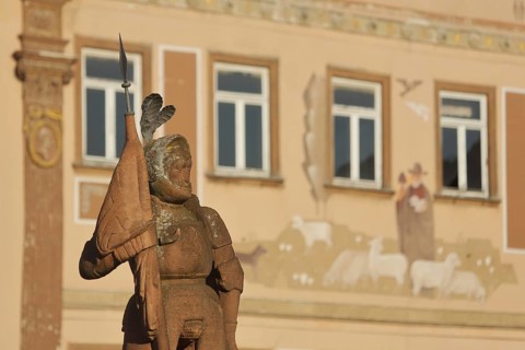 Sculpture of Grand Master Wolfgang Schutzbar alias Milchling of the Teutonic Order as a knight with coat of arms