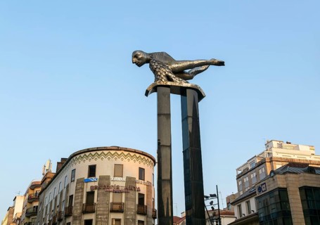 El Sireno sculpture