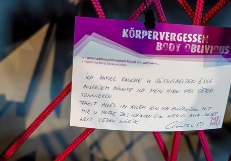 Wish list at the exit of the exhibition Koerperwelten