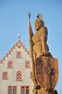 Milchling fountain with sculpture of Grand Master Wolfgang Schutzbar alias Milchling of the Teutonic Order as knight with coat of arms