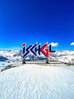 Selfie spot on the Viderjoch in the ski area of Ischgl