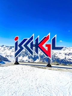 Selfie spot on the Viderjoch in the ski area of Ischgl