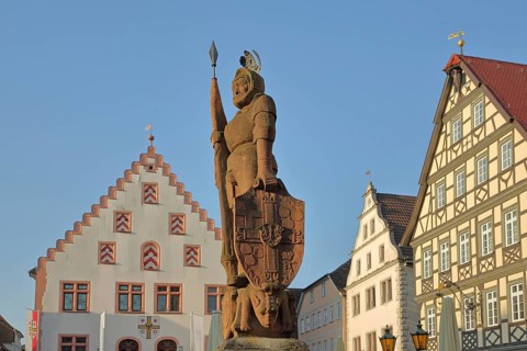 Milchling fountain with sculpture of Grand Master Wolfgang Schutzbar alias Milchling of the Teutonic Order as knight with coat of arms