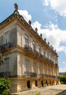 Large historic mansion on Paseo de Montejo