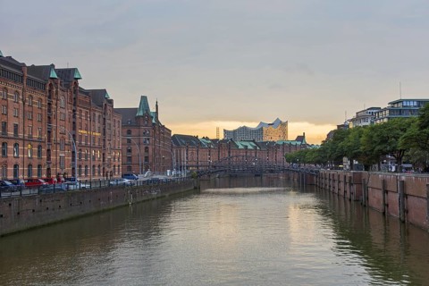 Zollkanal and the Elbphilharmonie
