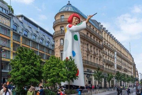 Gigantic figure by the Japanese artist Yayoi Kusama